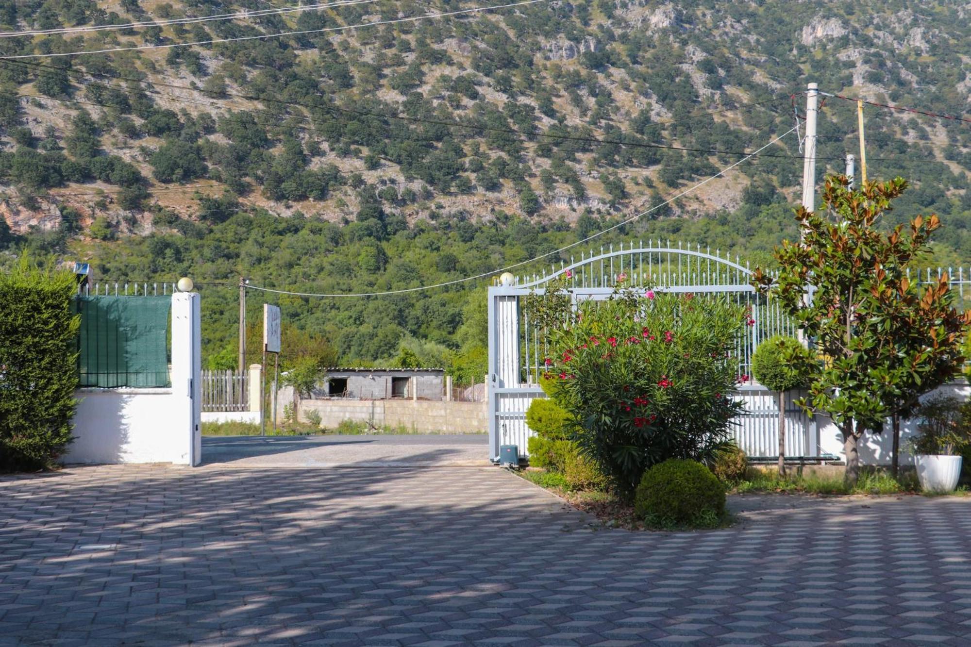 Hotel As Baks-Rrjoll Shkodra Kültér fotó